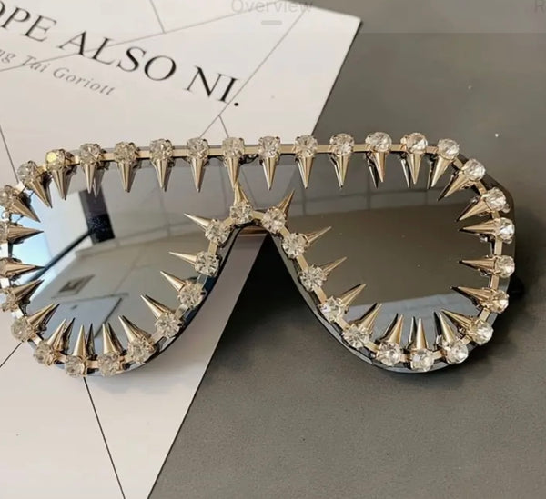 EXAGGERATED SPIKE SUNGLASSES