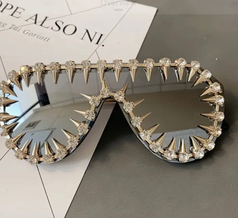 EXAGGERATED SPIKE SUNGLASSES